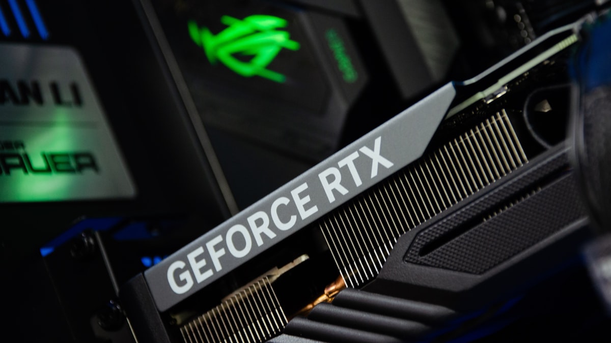 Крупный план видеокарты GeForce RTX